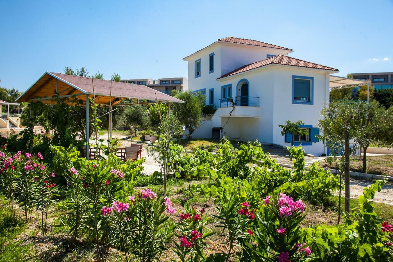 Romanos XI Xi Beach Екстериор снимка